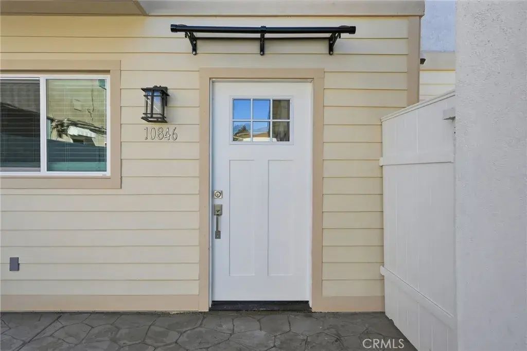 10846 Huston Street, North Hollywood