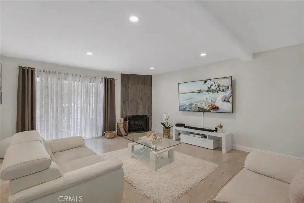 10011 Topanga Canyon 1, Chatsworth