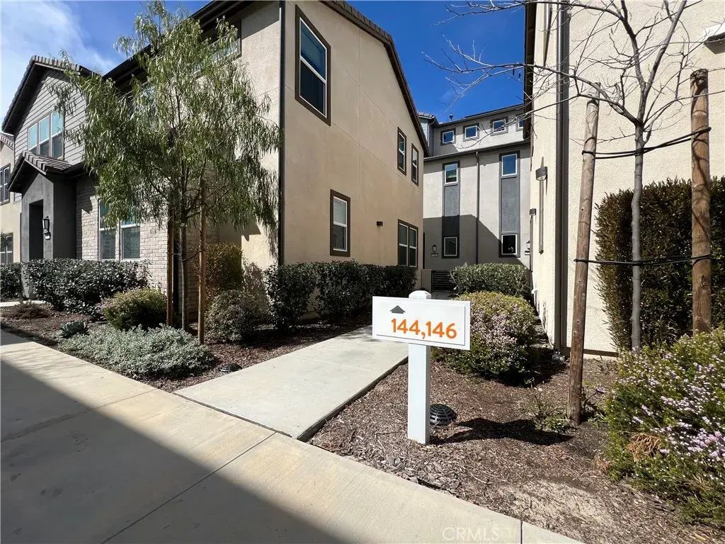 144 Sash, Irvine