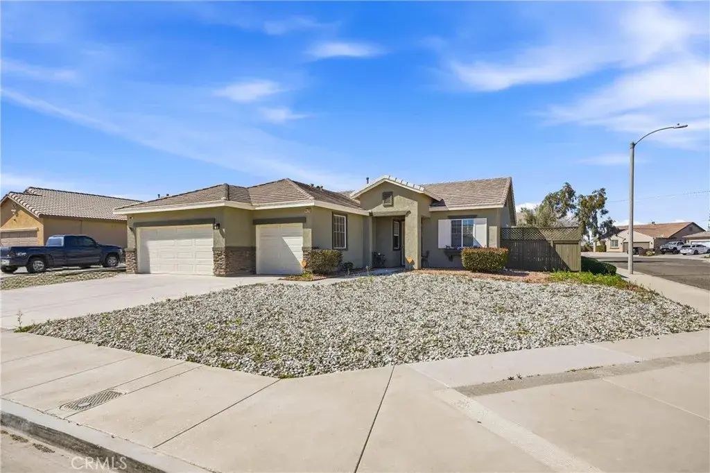 15576 War Arrow, Victorville