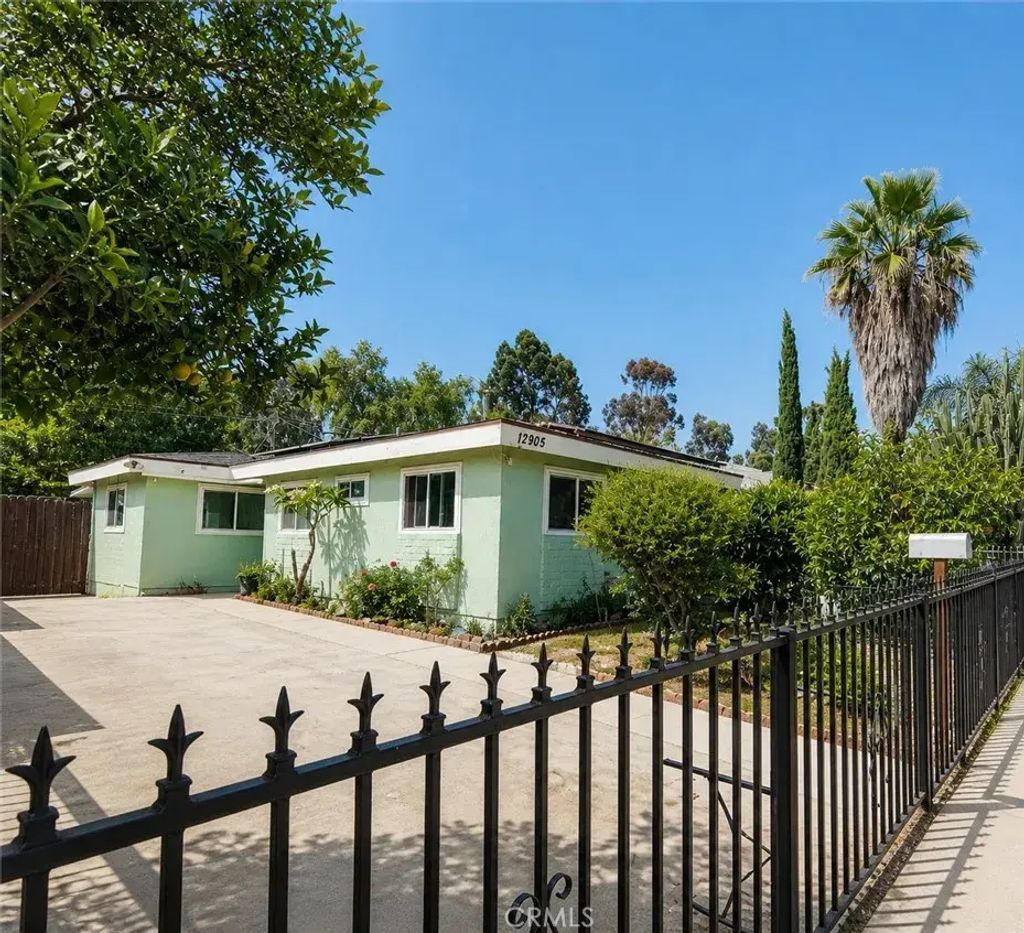 12905 Paxton, Pacoima