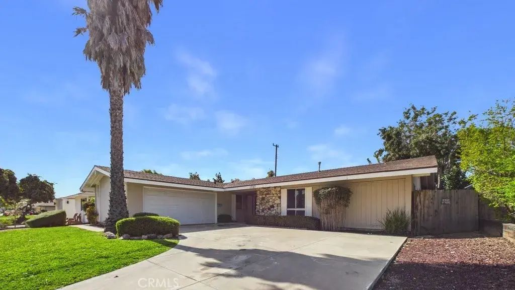1727 Loma, Camarillo