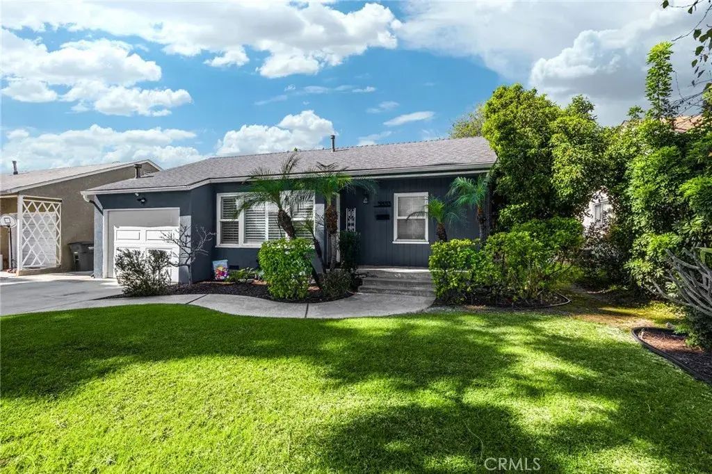 5533 Oliva Avenue, Lakewood
