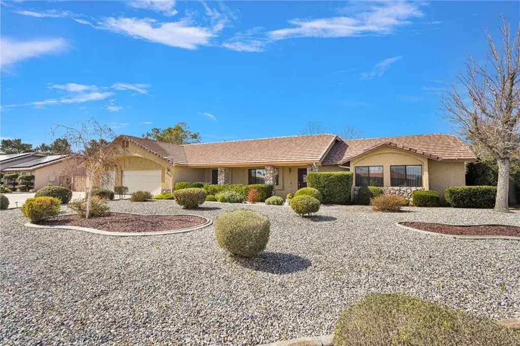 12574 Sarsi Court, Apple Valley