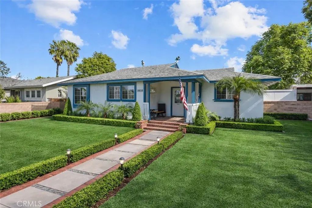 9908 Woodley Avenue, North Hills