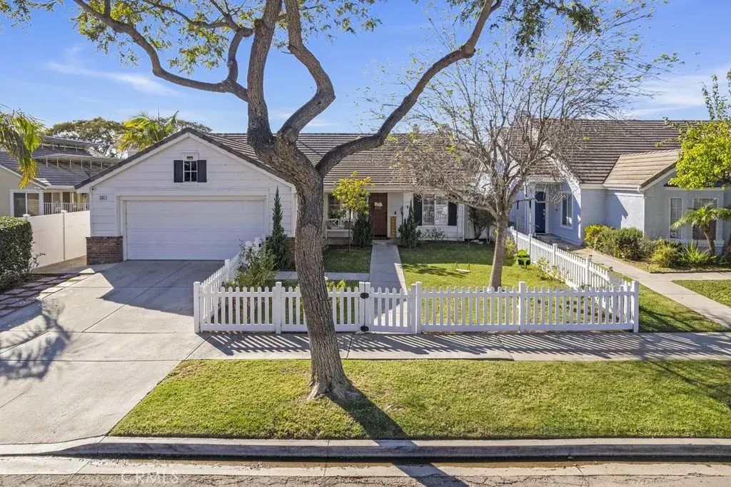 565 Rosalinda Drive, Oxnard