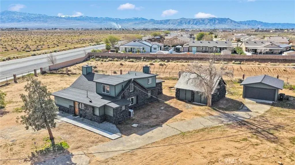 14344 Central Road, Apple Valley