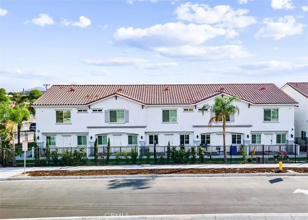 13665 Arrow Boulevard 3, Fontana