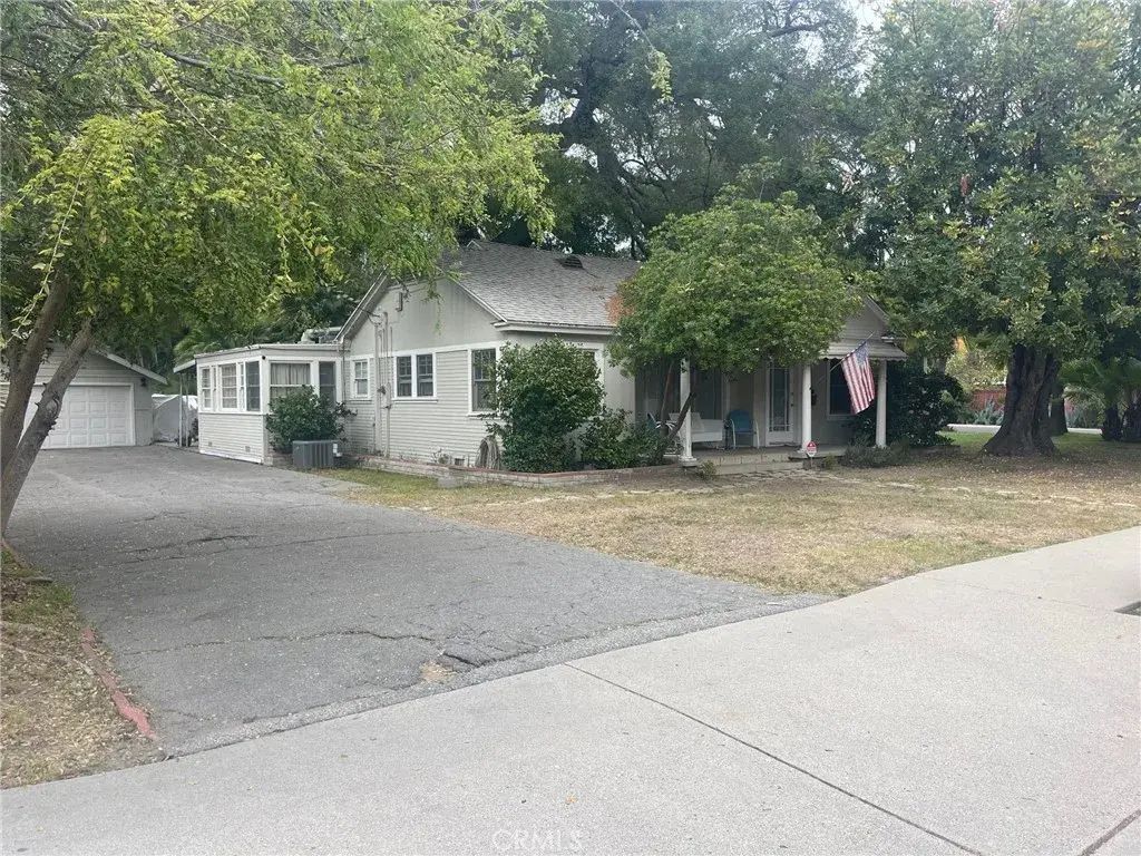 13005 Magnolia, Sherman Oaks