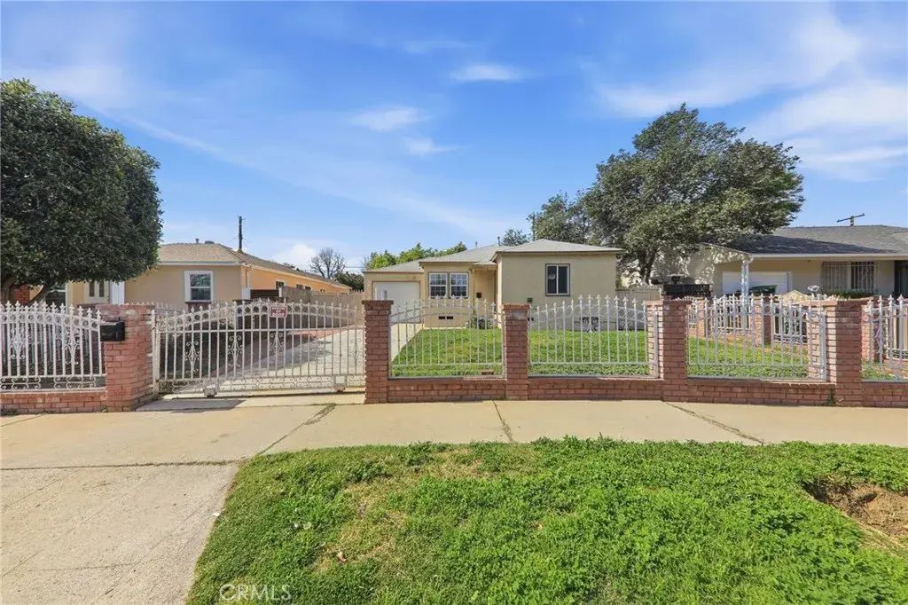 8113 Noble, Panorama City