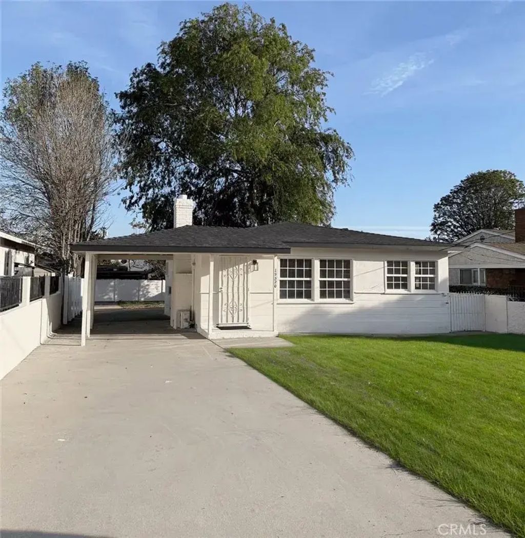 15320 Bledsoe, Sylmar