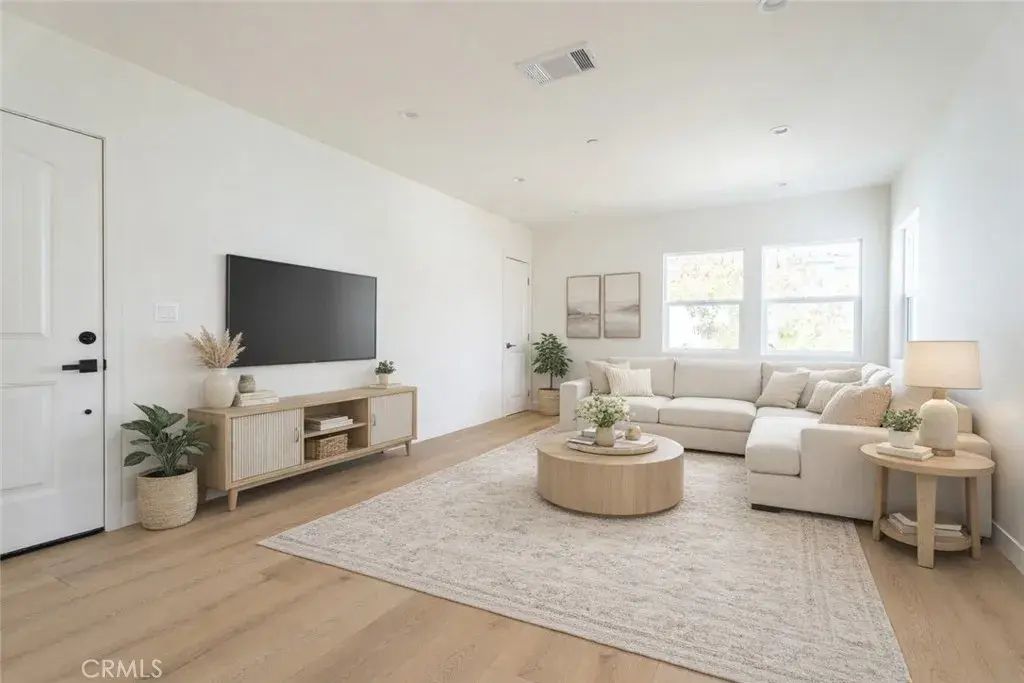 1065 E Spazier 202, Burbank