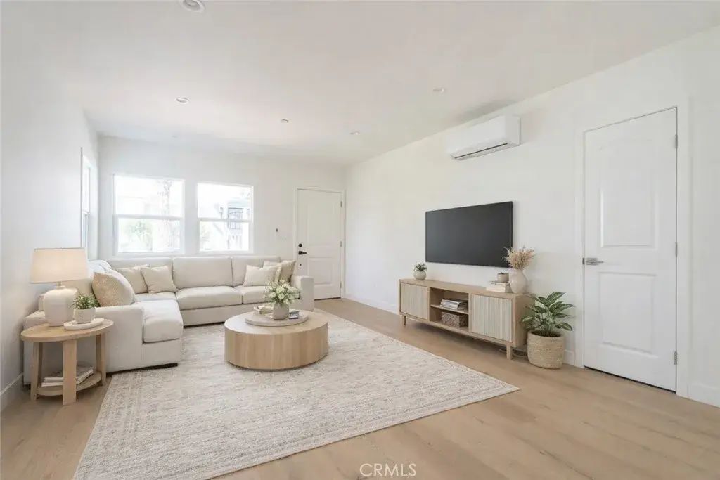 1065 E Spazier 102, Burbank
