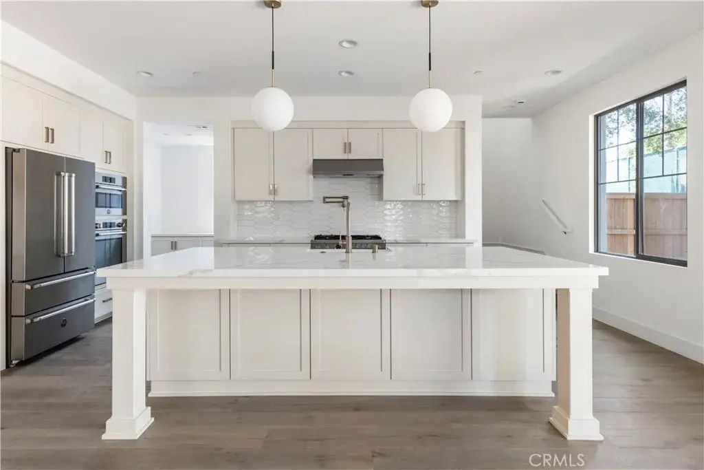 173 E Palm Street East, Altadena