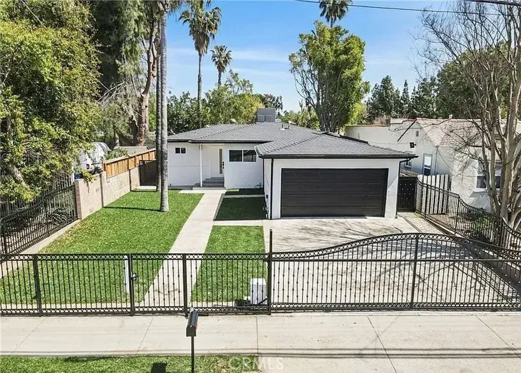 8814 Haskell Ave, North Hills