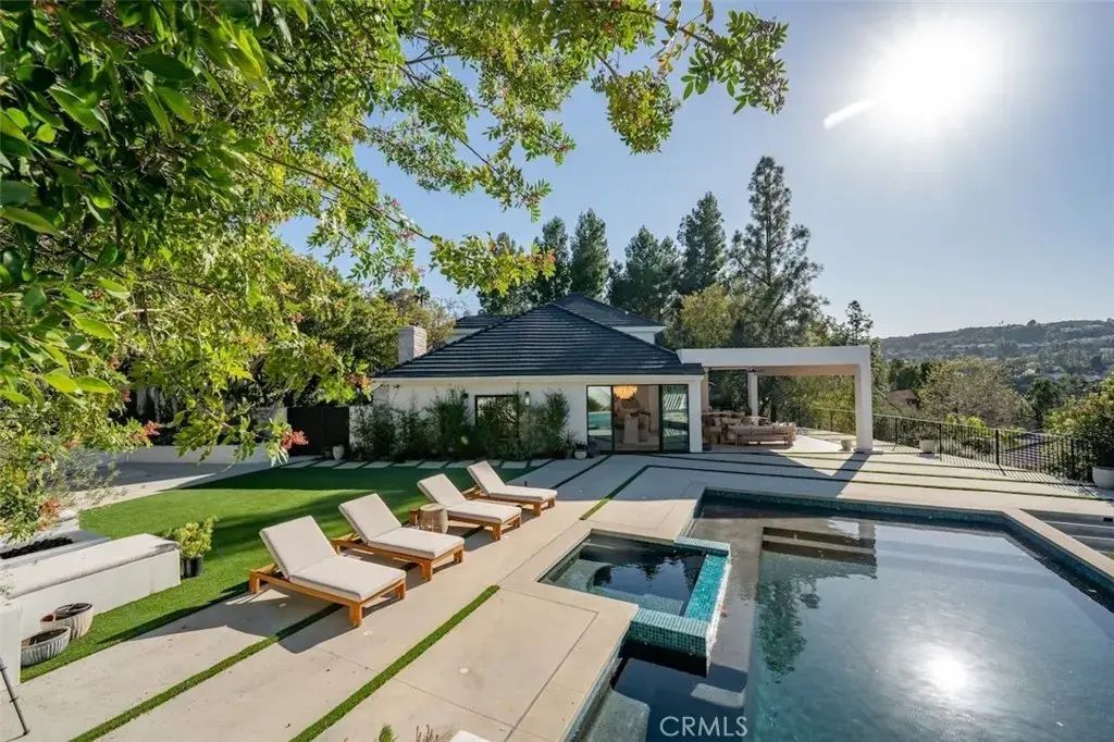 4017 Nogales, Tarzana