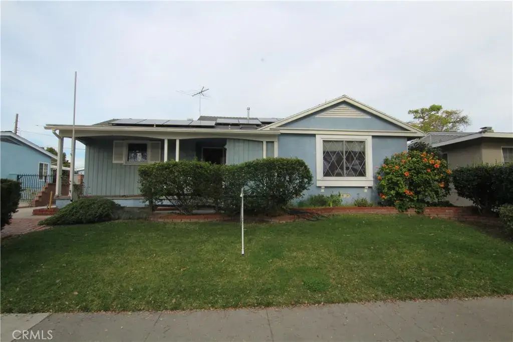 2518 Vuelta Grande, Long Beach