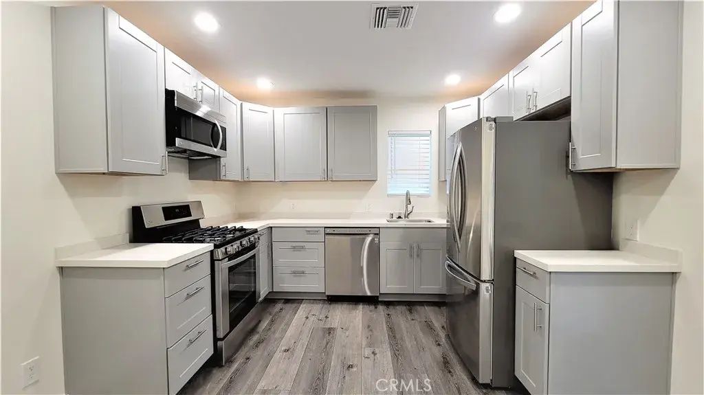 6452 Balboa Boulevard, Lake Balboa