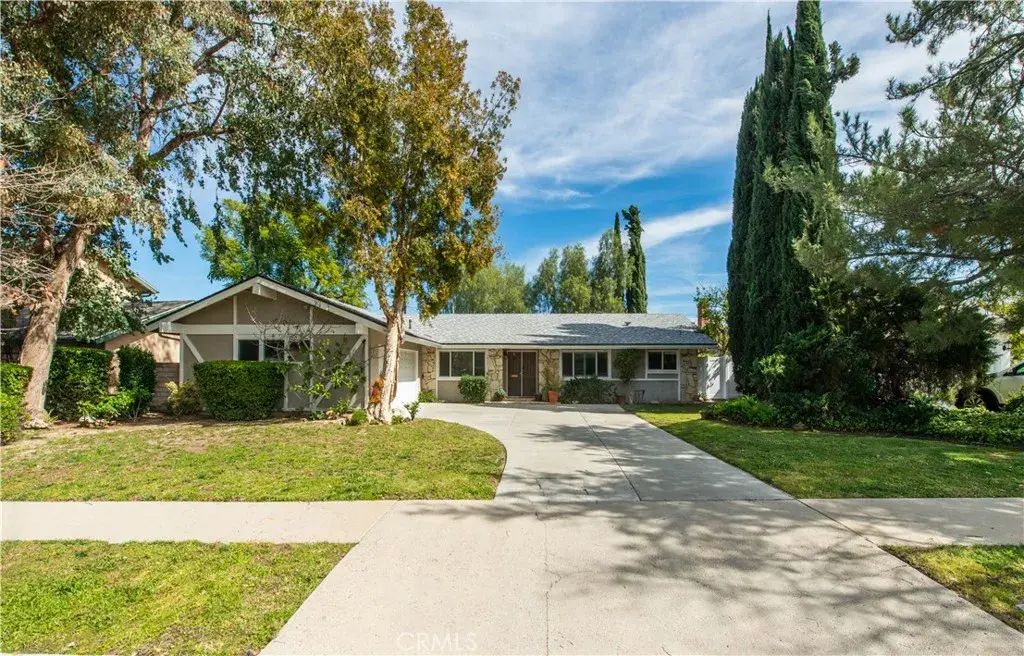 8050 Bobbyboyar, West Hills