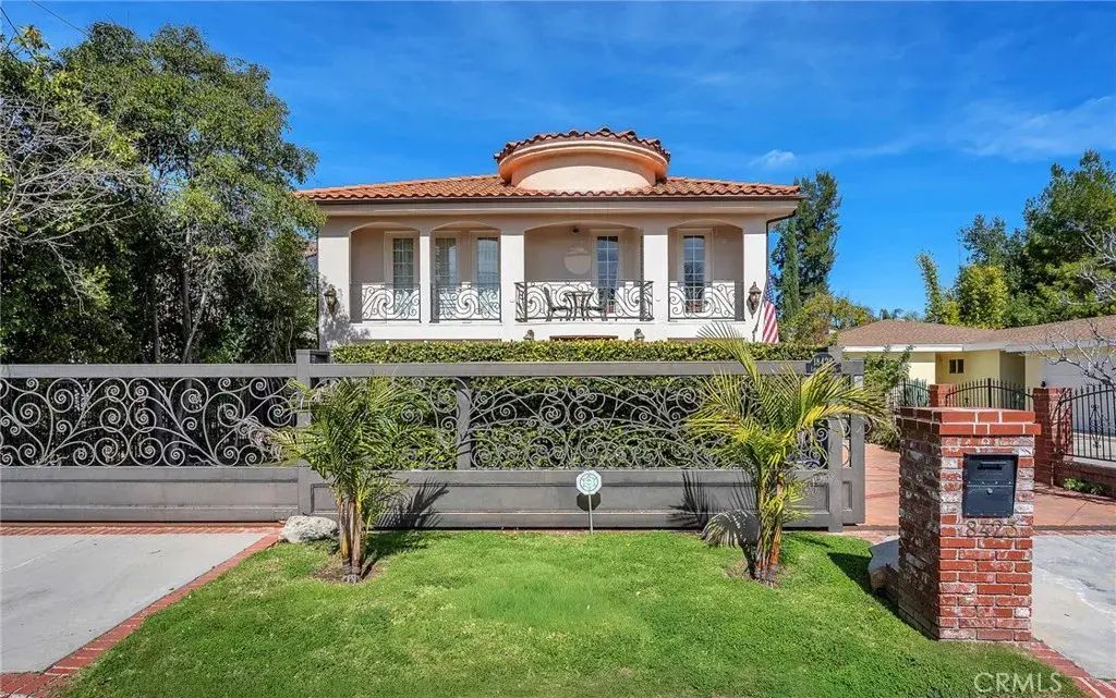18423 Linnet, Tarzana