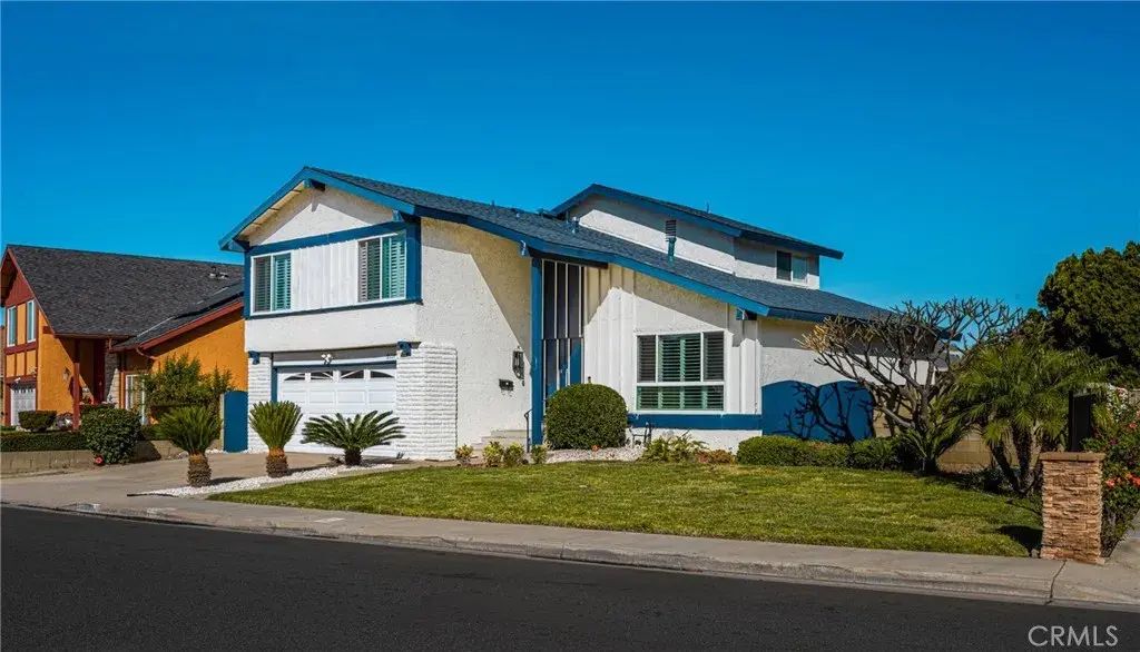 2221 E Nyon, Anaheim