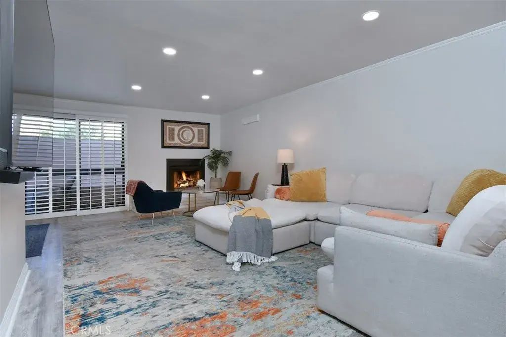 11911 Magnolia Boulevard 16, Valley Village
