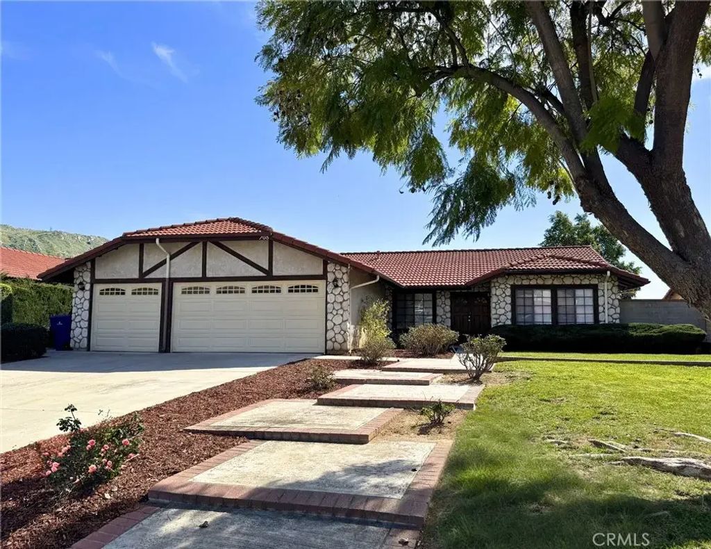 208 Deborah Court, Riverside