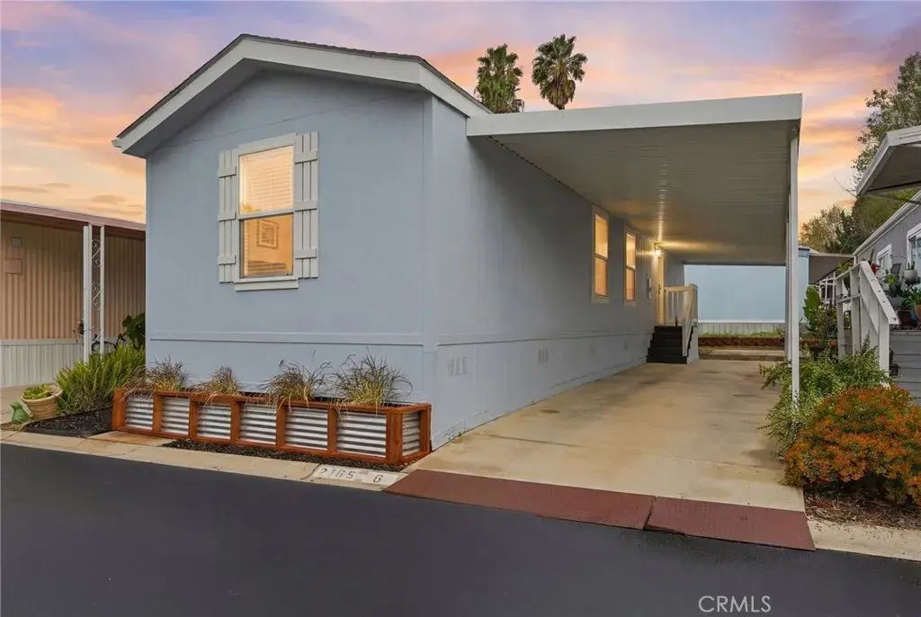 2193 Los Feliz 6, Thousand Oaks