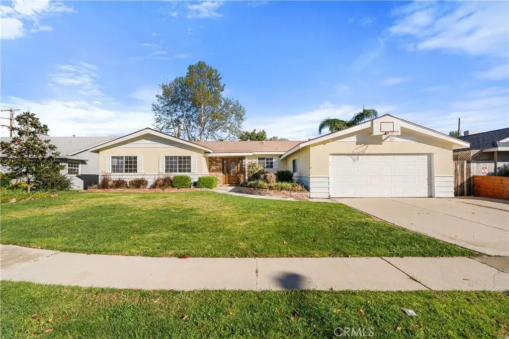 23649 Bessemer, Woodland Hills