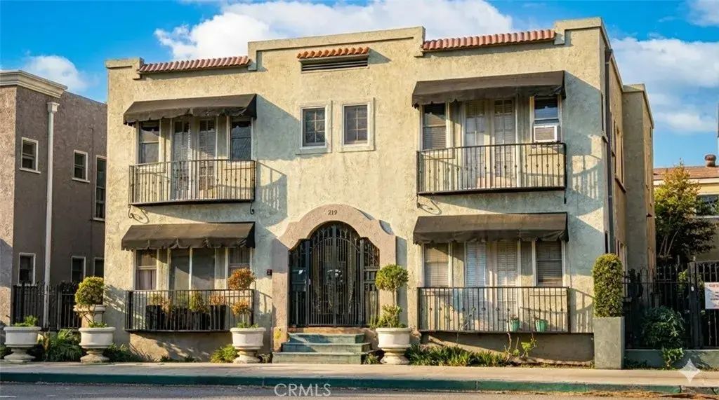 219 Redondo Avenue, Long Beach
