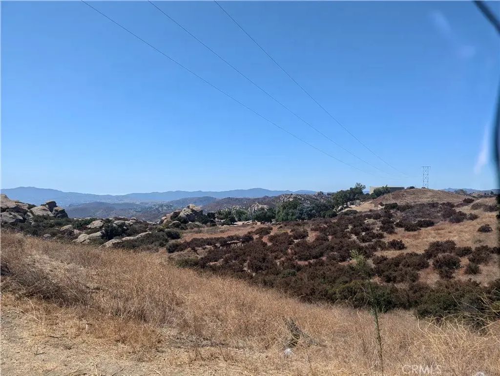 40 North American Cut Off, West Hills