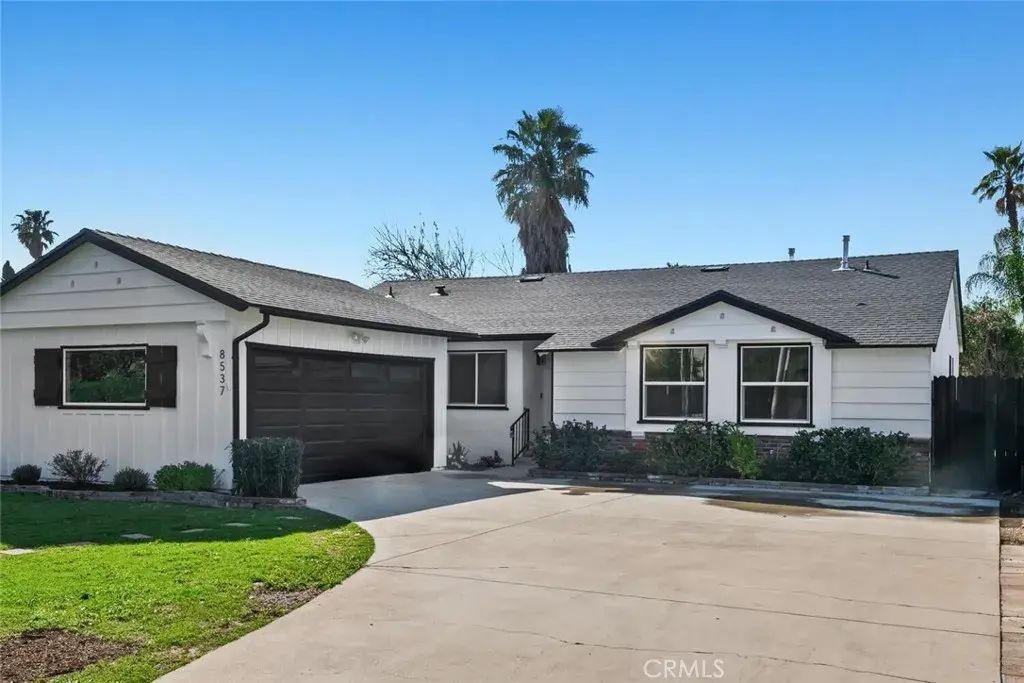 8537 Langdon, North Hills