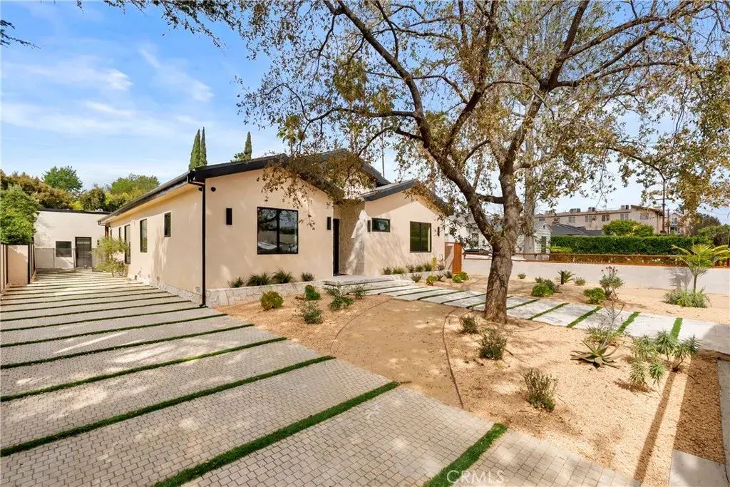 5525 Carpenter Avenue, Valley Village