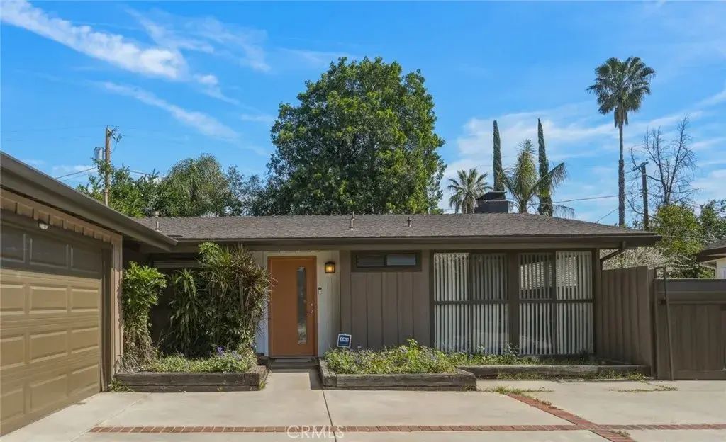 8452 Delco Avenue, Winnetka