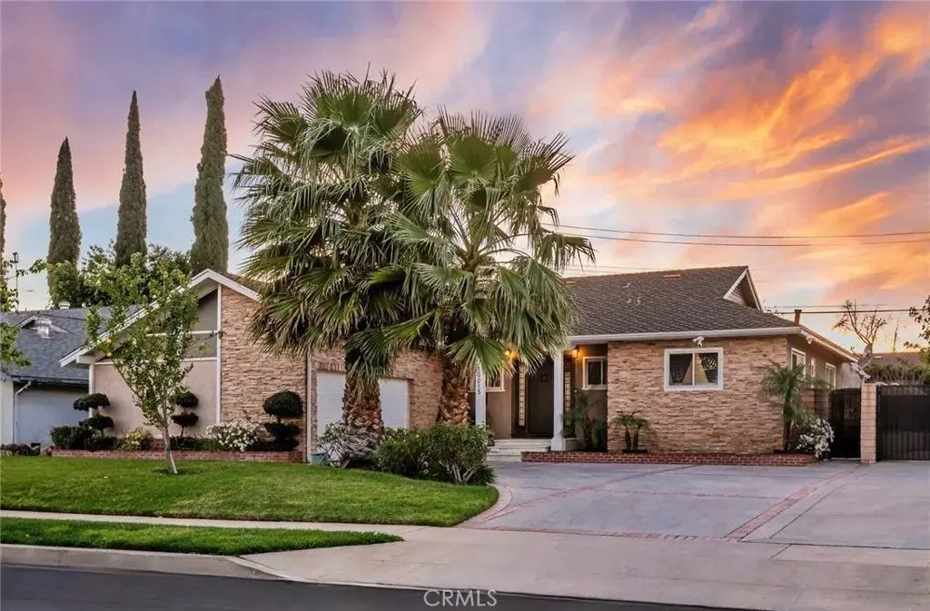 10015 Petit Avenue, North Hills
