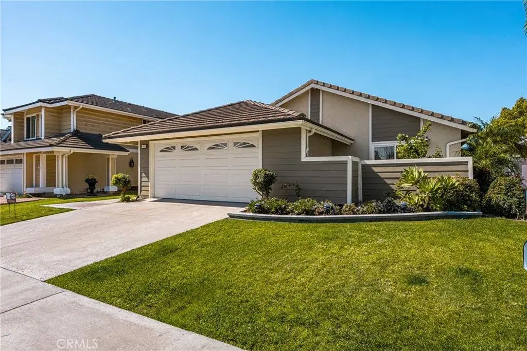 6 Whitecloud, Irvine
