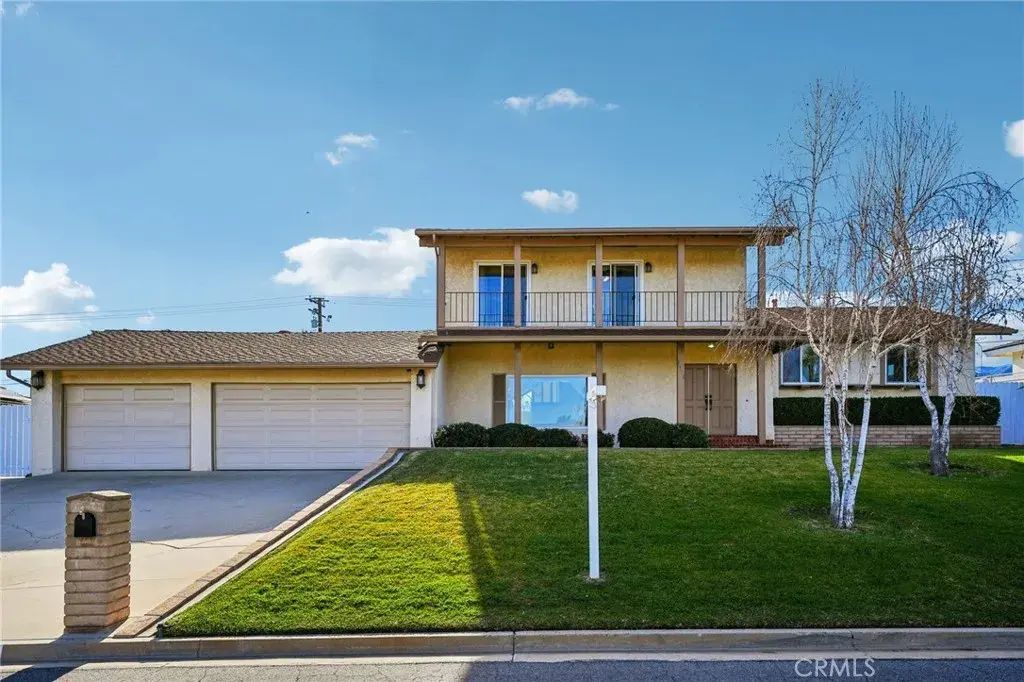 1161 Hummingbird, Corona