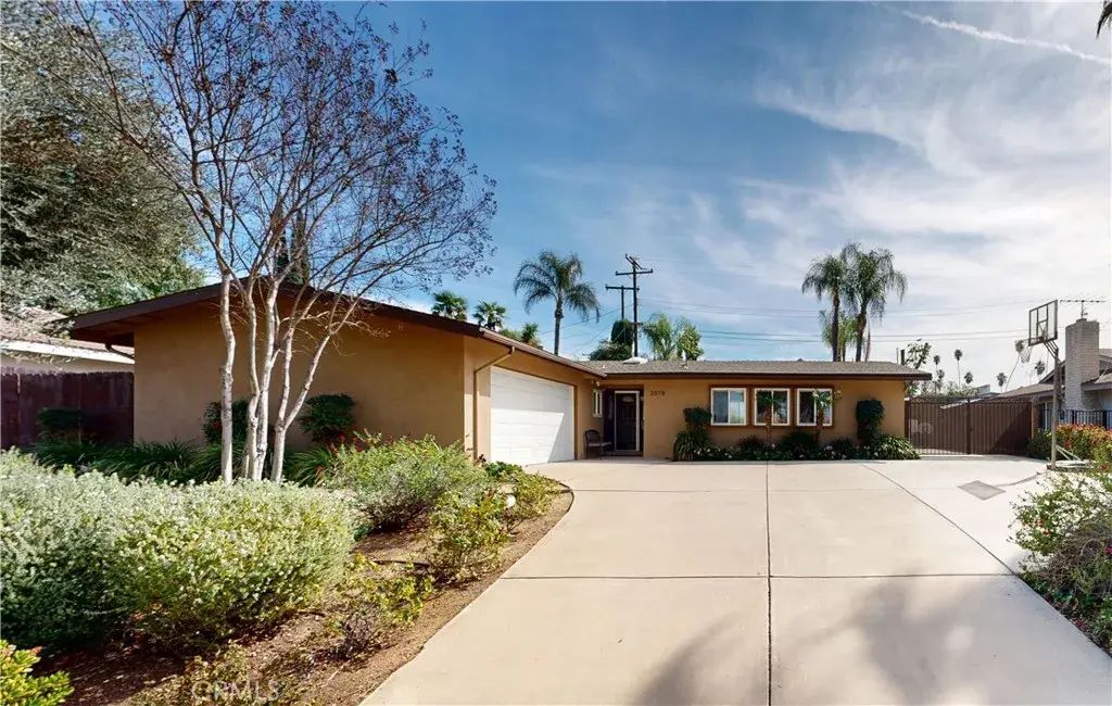 2078 Livingston Street, Riverside
