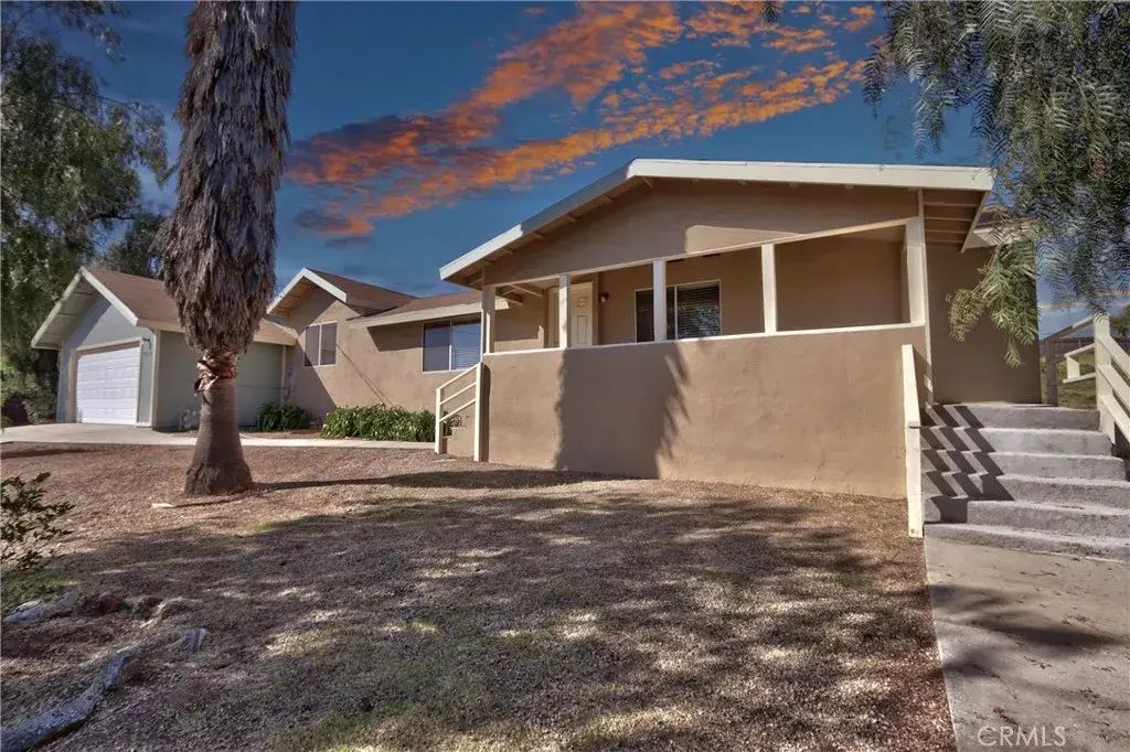 19124 Glenwood Avenue, Riverside