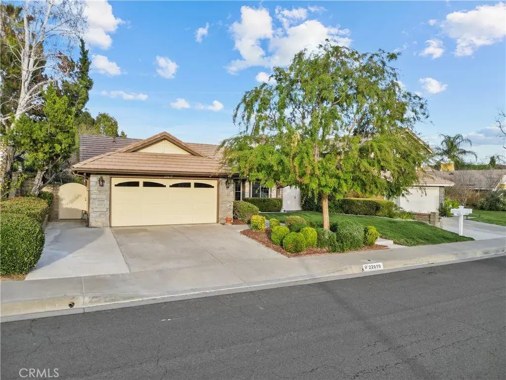 22619 Oxford, Saugus
