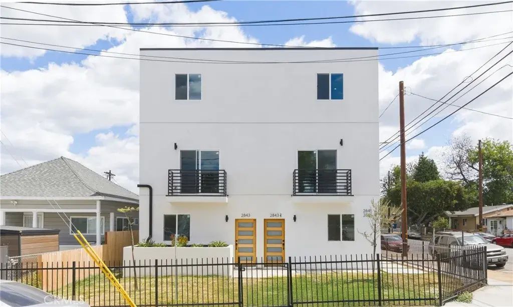 2843 Folsom, Los Angeles