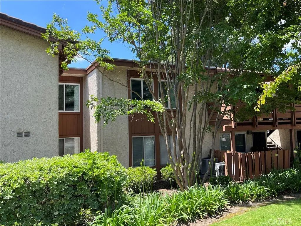 3719 Country Club 8, Long Beach