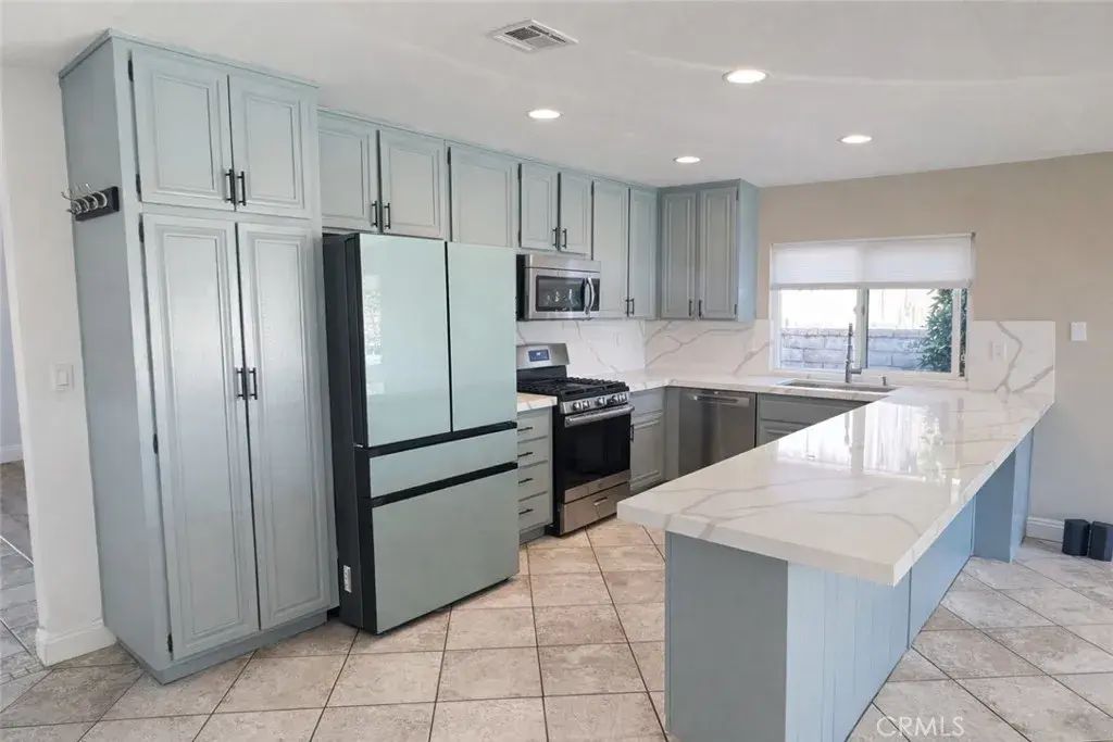 25444 Via Pacifica, Valencia