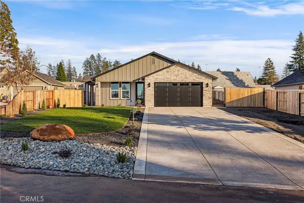 819 Camellia Drive, Paradise