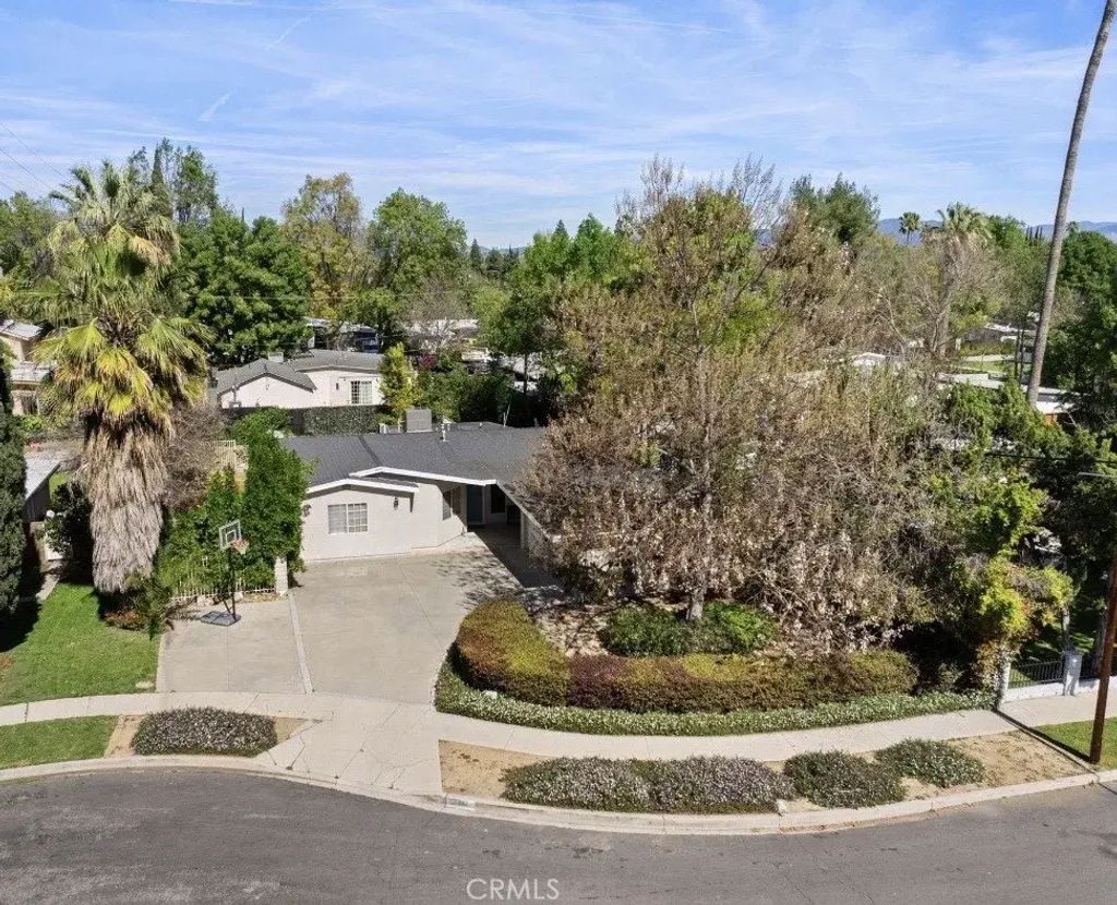 18817 Stagg Street, Reseda