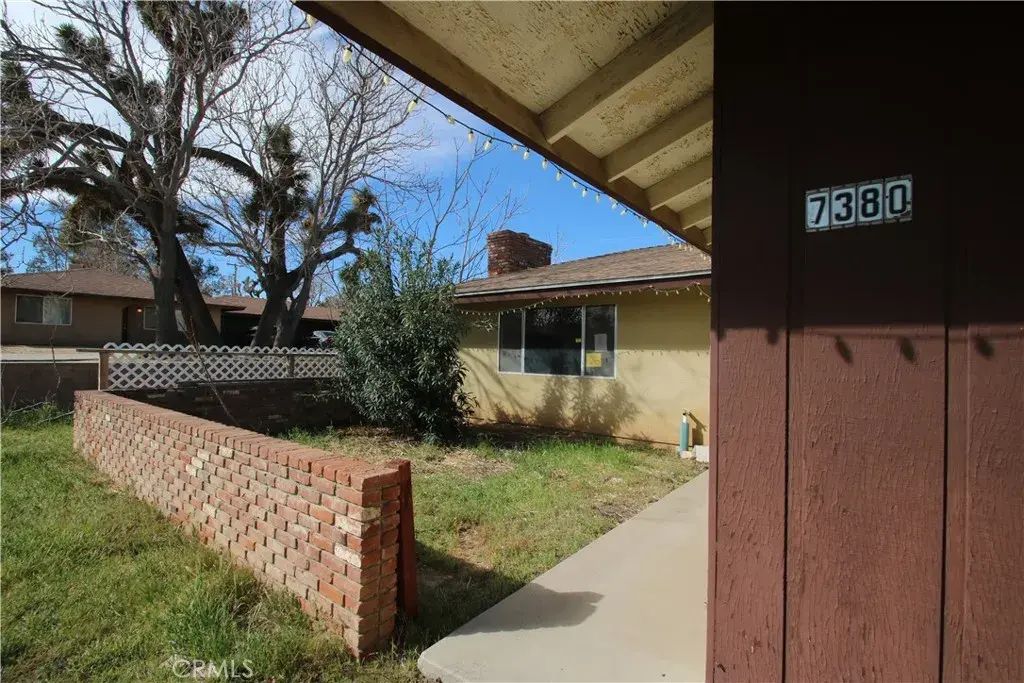 7380 Dumosa, Yucca Valley