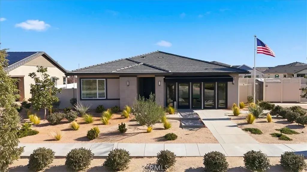 3223 E Avenue J-4, Lancaster