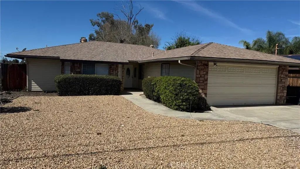 573 N Girard, Hemet