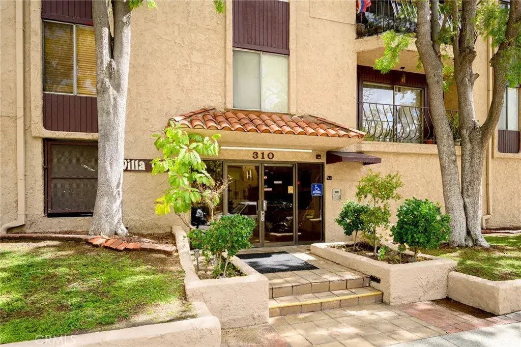 330 N Jackson Street 208, Glendale