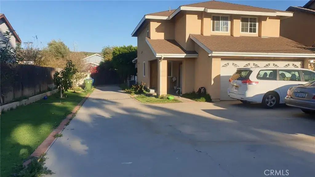12117 Van Nuys, Sylmar